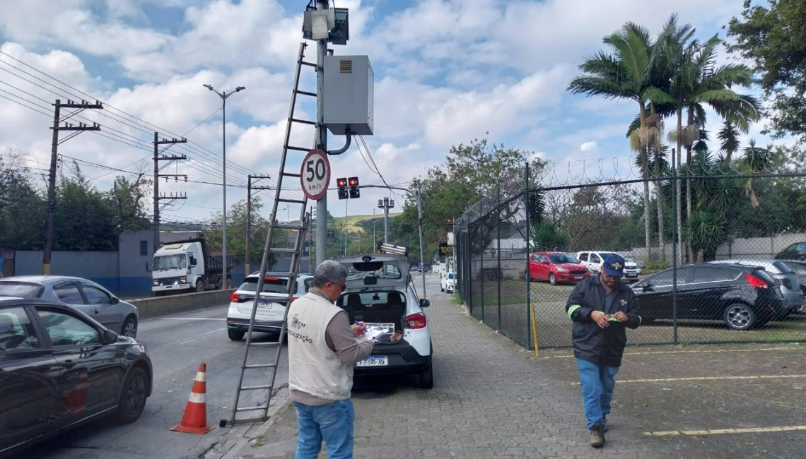 Em Ribeirão Pires, Ipem-SP verifica radar na avenida Humberto de Campos